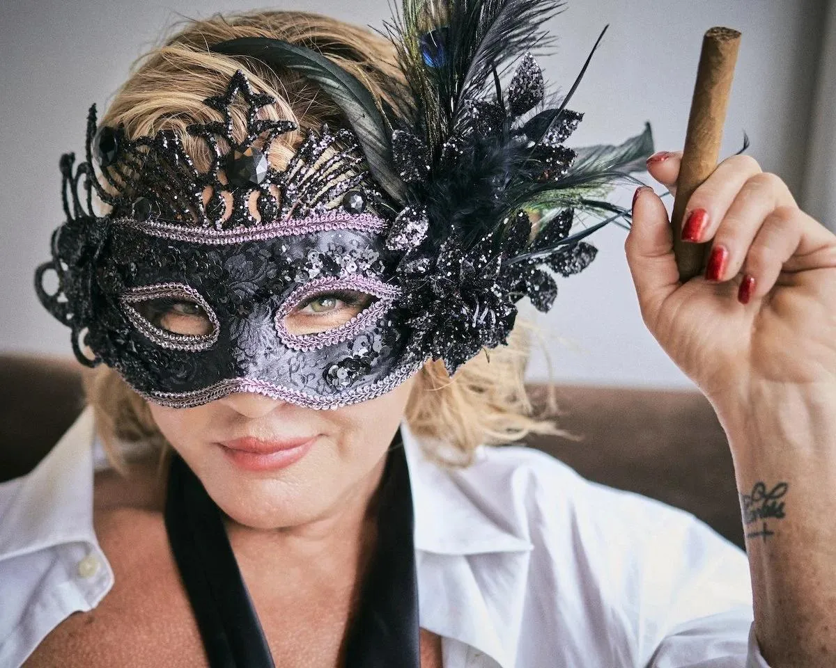 I’m not interested in being perfect any more”: Sherri’s photo session experience — photograph 12